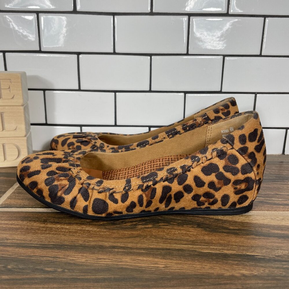 BareTraps Norma Womens Size 6 Shoes Leopard Print Slip On Comfort Wedge Flat